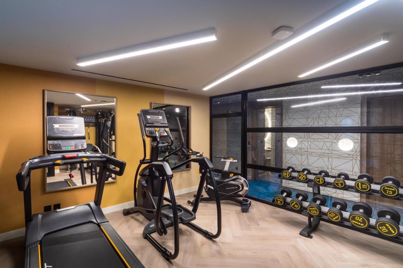 מלון Barcelo Funchal Oldtown מראה חיצוני תמונה The gym at the 2018 London Marathon Village